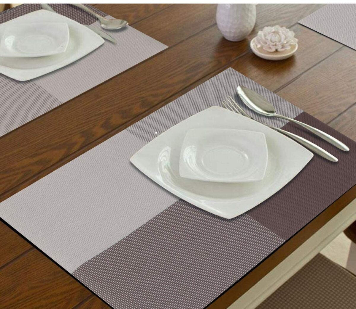 Good quality placemats with exquisite design and very elegant looking, to add more fun to your kitchen table. Perfect for daily use, good match with dark wood table, glass table, white dining table, wooden farmhouse table, brown dinning table. Stylish placemats would be a good decoration and life quality of your home,dining hall, kitchen,hotel and business office.